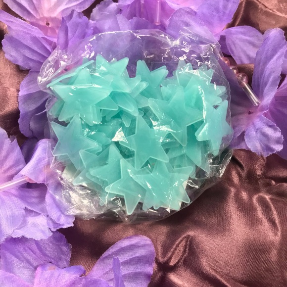✨ 100 glow in the dark stars ✨ - Picture 8 of 8